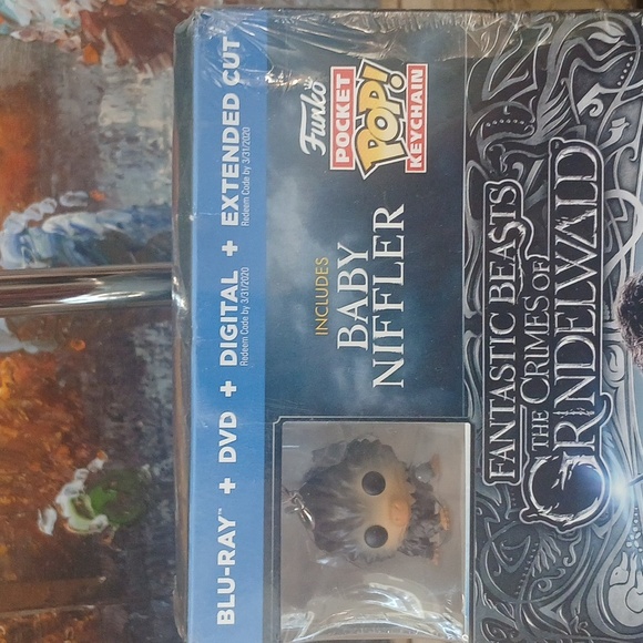 Sealed Fantastic Beasts: The Crimes of Grindelwald Blu-ray Baby Niffler Keychain - Picture 3 of 6